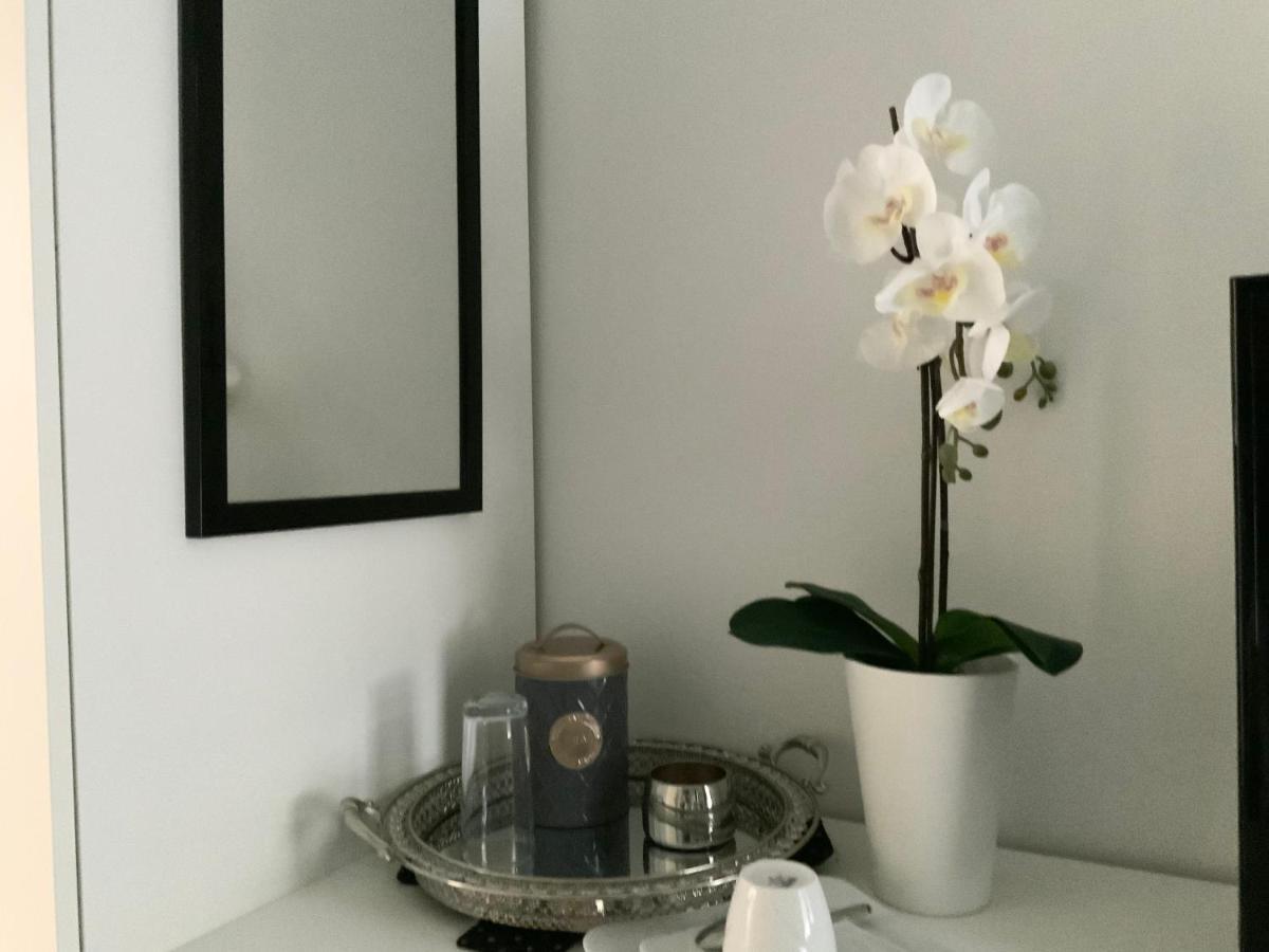 Executive Single Room With En-Suite In Guest House City Centre Luxembourg Exterior photo